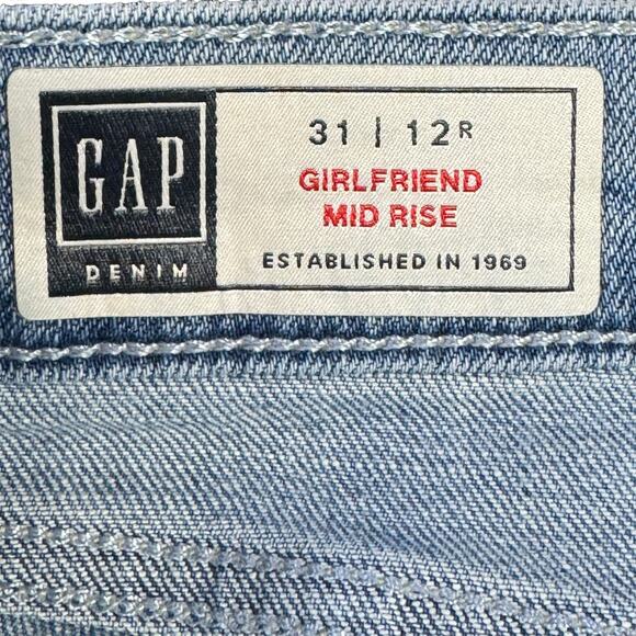 Gap Women's Jeans Girlfriend SZ 12 / 31 Mid Rise Raw Hem Blue Distressed Blue - Picture 4 of 13